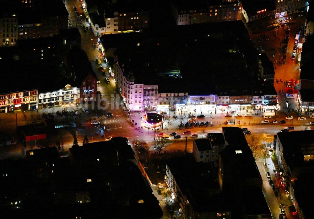 Nachtluftbild Hamburg - Nachtluftbild Dienstleistungs- Gewerbe auf der Reeperbahn im Ortsteil Sankt Pauli in Hamburg, Deutschland