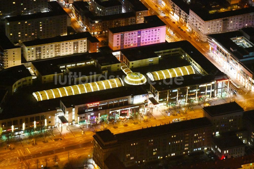 Nachtluftbild Magdeburg - Nachtluftbild Einkaufs- Zentrum Allee-Center Magdeburg im Ortsteil Zentrum in Magdeburg im Bundesland Sachsen-Anhalt, Deutschland