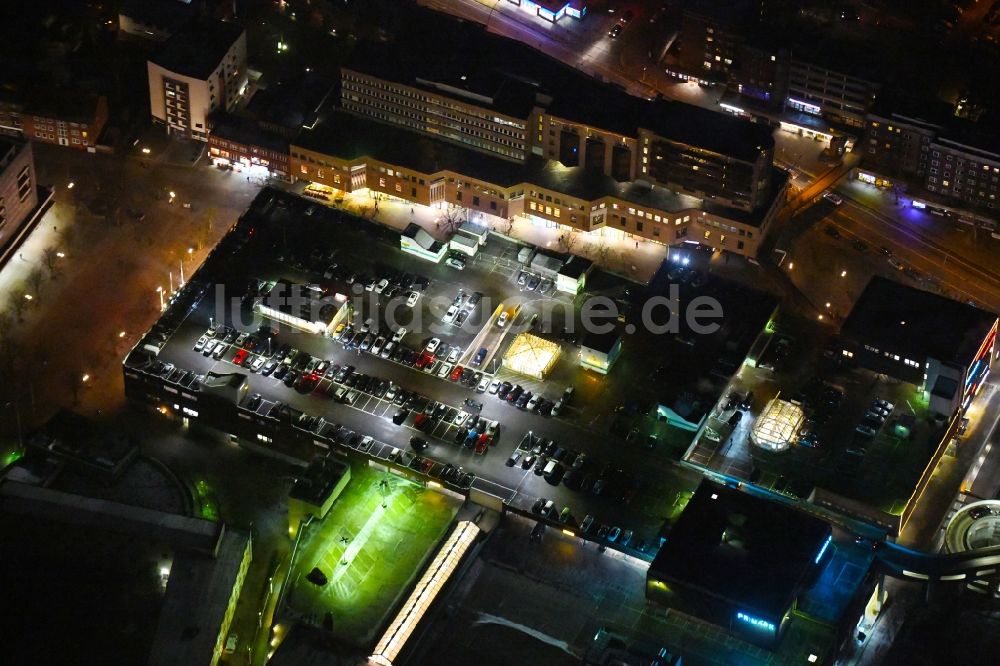 Hamburg bei Nacht von oben - Nachtluftbild Einkaufs- Zentrum Billstedt-Center im Ortsteil Billstedt in Hamburg, Deutschland