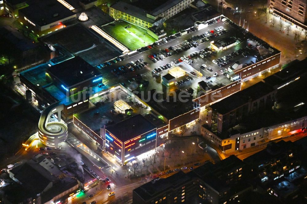 Nacht-Luftaufnahme Hamburg - Nachtluftbild Einkaufs- Zentrum Billstedt-Center im Ortsteil Billstedt in Hamburg, Deutschland