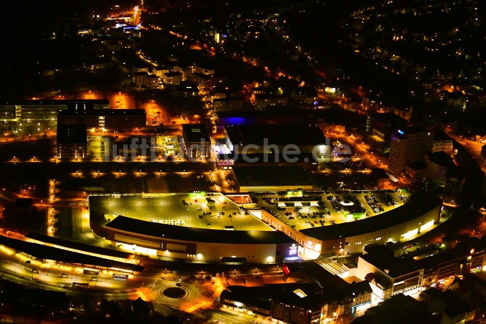 Nachtluftbild Gummersbach - Nachtluftbild Einkaufs- Zentrum Forum Gummersbach in Gummersbach im Bundesland Nordrhein-Westfalen, Deutschland