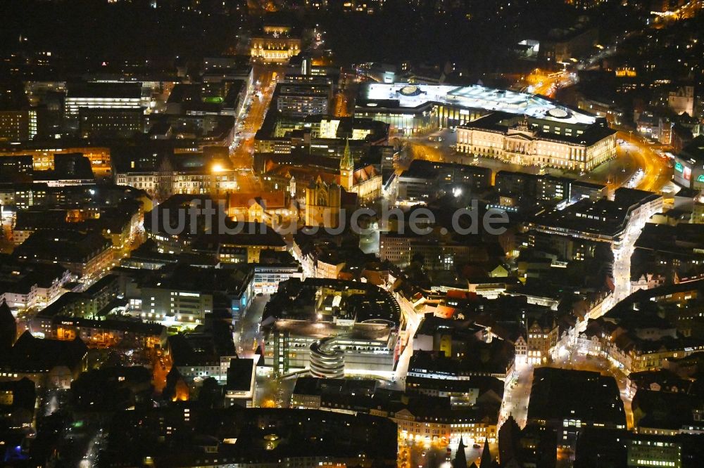 Nacht-Luftaufnahme Braunschweig - Nachtluftbild Einkaufs- Zentrum Karstadt in Braunschweig im Bundesland Niedersachsen, Deutschland