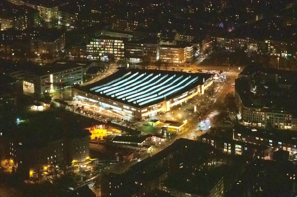 Nacht-Luftaufnahme Hamburg - Nachtluftbild Einkaufs- Zentrum der Rindermarkthalle St. Pauli Neuer Kamp im Ortsteil Sankt Pauli in Hamburg, Deutschland