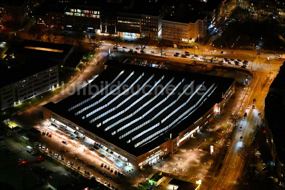 Nachtluftbild Hamburg - Nachtluftbild Einkaufs- Zentrum der Rindermarkthalle St. Pauli Neuer Kamp im Ortsteil Sankt Pauli in Hamburg, Deutschland