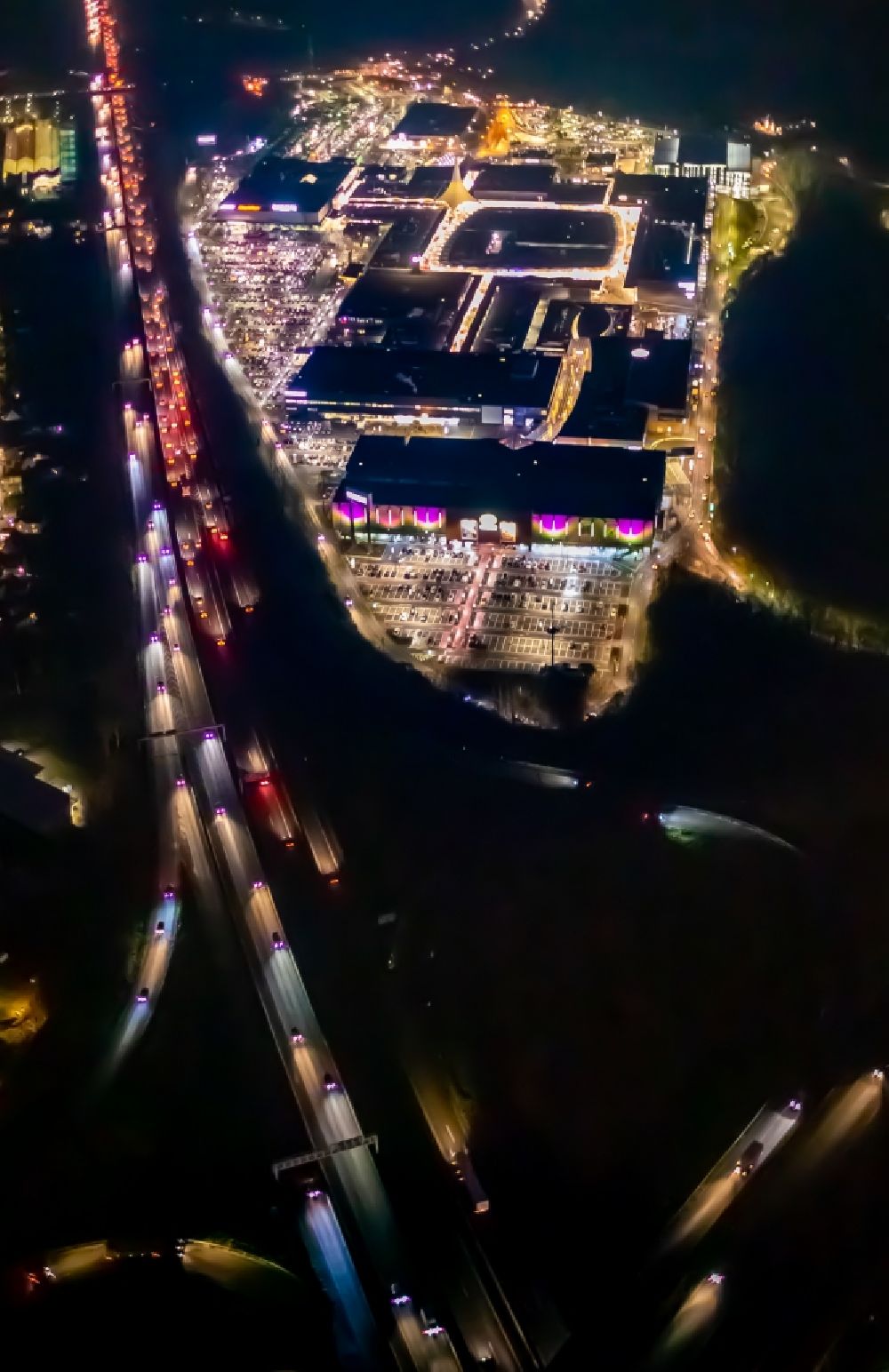 Nacht-Luftaufnahme Bochum - Nachtluftbild Einkaufs- Zentrum Ruhr Park im Ortsteil Harpen in Bochum im Bundesland Nordrhein-Westfalen, Deutschland