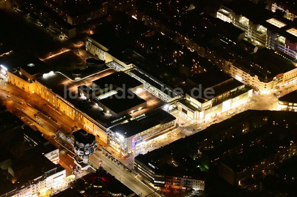 Berlin bei Nacht von oben - Nachtluftbild Einkaufszentrum Boulevard Berlin Steglitz