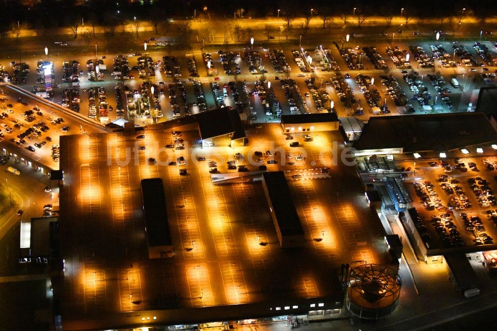 Nachtluftbild Ahrensfelde - Nachtluftbild Einkaufszentrum KaufPark Eiche in Ahrensfelde im Bundesland Brandenburg
