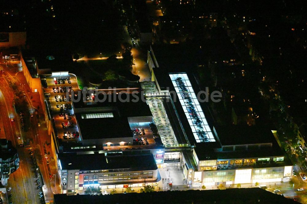Berlin bei Nacht von oben - Nachtluftbild Einkaufszentrums Boulevard Berlin Steglitz