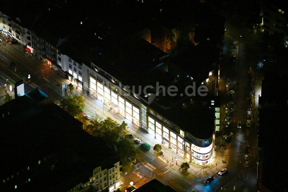 Nachtluftbild Berlin - Nachtluftbild Einkaufzentrum Peek & Cloppenburg im Ortsteil Steglitz in Berlin, Deutschland