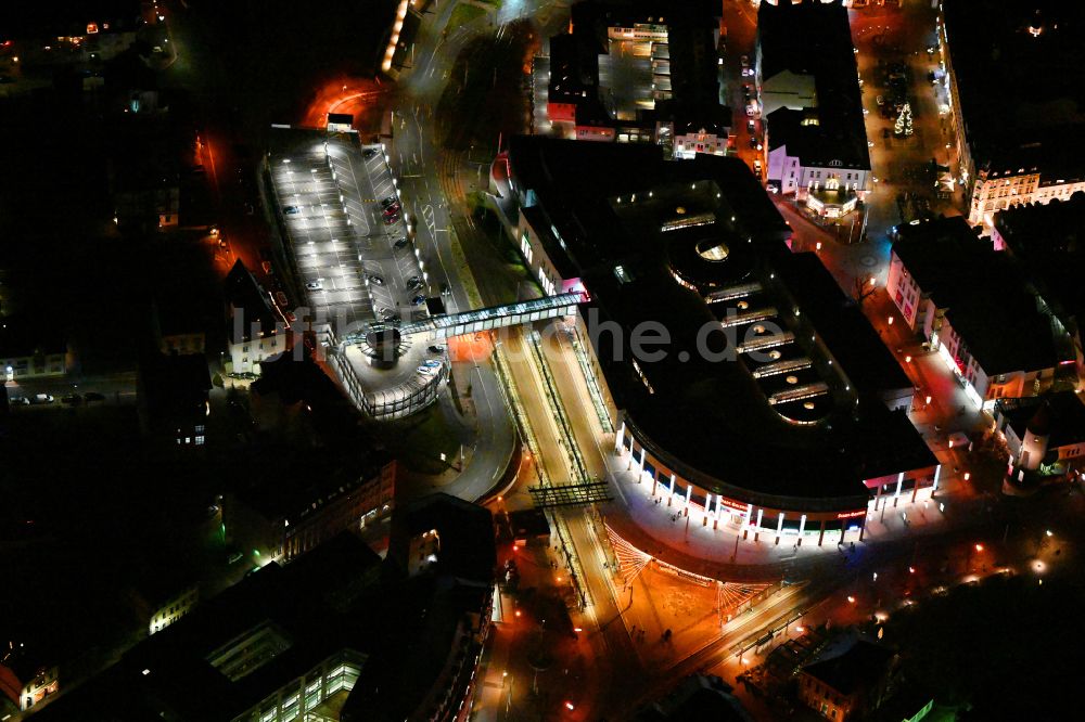 Nacht-Luftaufnahme Plauen - Nachtluftbild Einkaufzentrum Stadt-Galerie Plauen in Plauen im Bundesland Sachsen, Deutschland