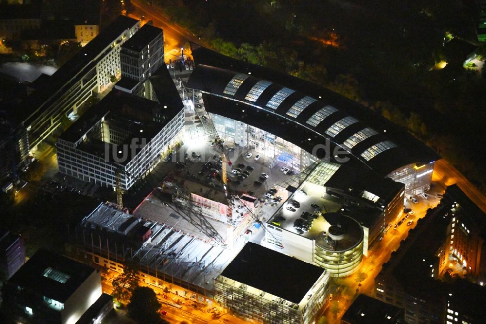 Nachtluftbild Berlin - Nachtluftbild Erweiterungs - Neubau - Baustelle auf dem Gelände der Daimler AG in Berlin, Deutschland