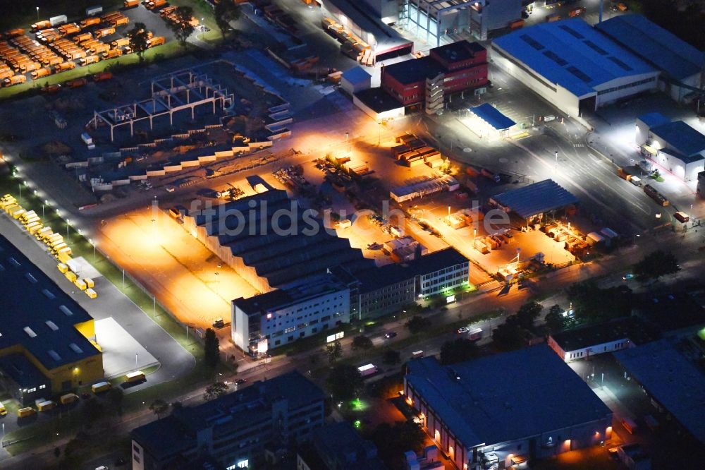 Nachtluftbild Berlin - Nachtluftbild Erweiterungsbaustelle am Werksgelände der Berliner Stadtreinigungsbetriebe im Ortsteil Britz in Berlin, Deutschland