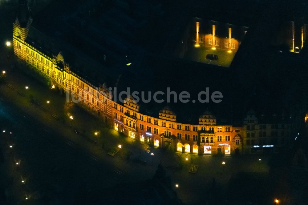 Nacht-Luftaufnahme Erfurt - Nachtluftbild Fassaden der Einkaufsstraße Anger im Zentrum in Erfurt im Bundesland Thüringen, Deutschland