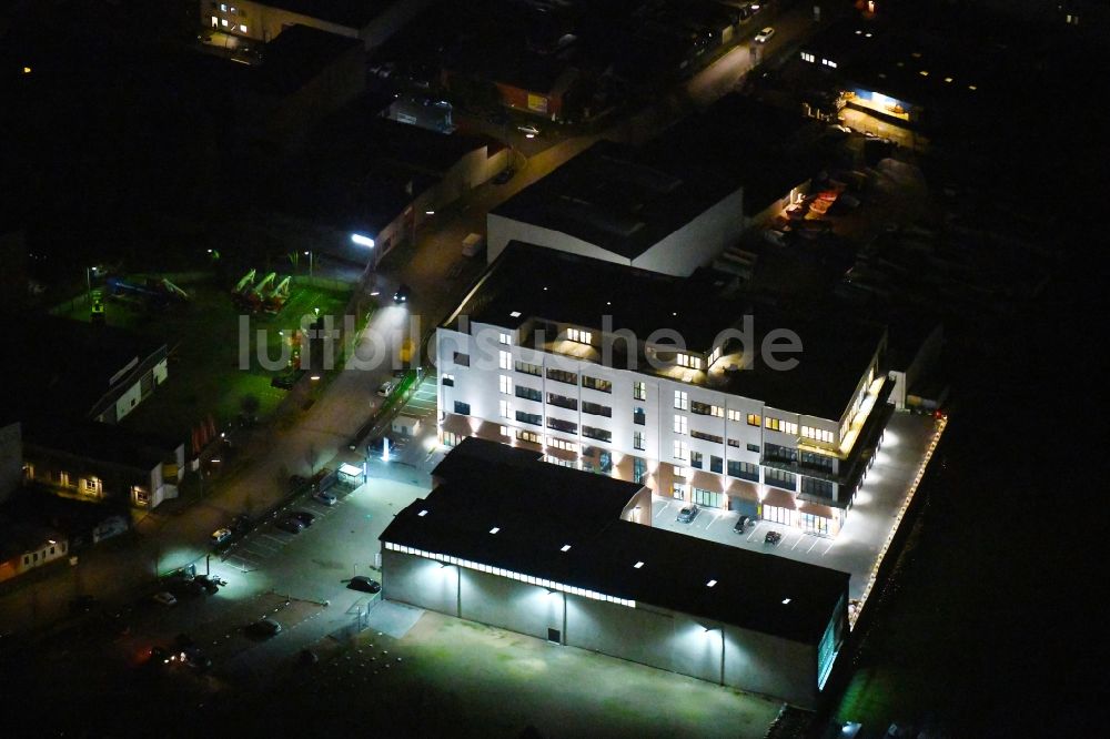 Nachtluftbild Hamburg - Nachtluftbild Firmengelände am Hammer Deich im Ortsteil Hamm in Hamburg, Deutschland