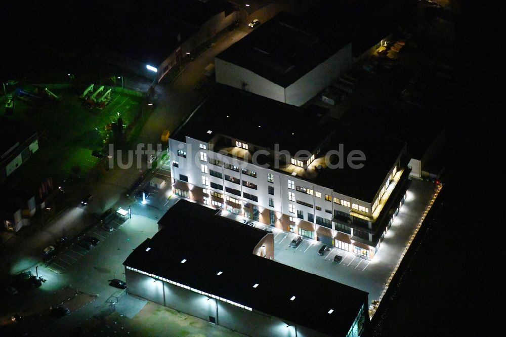 Nacht-Luftaufnahme Hamburg - Nachtluftbild Firmengelände am Hammer Deich im Ortsteil Hamm in Hamburg, Deutschland