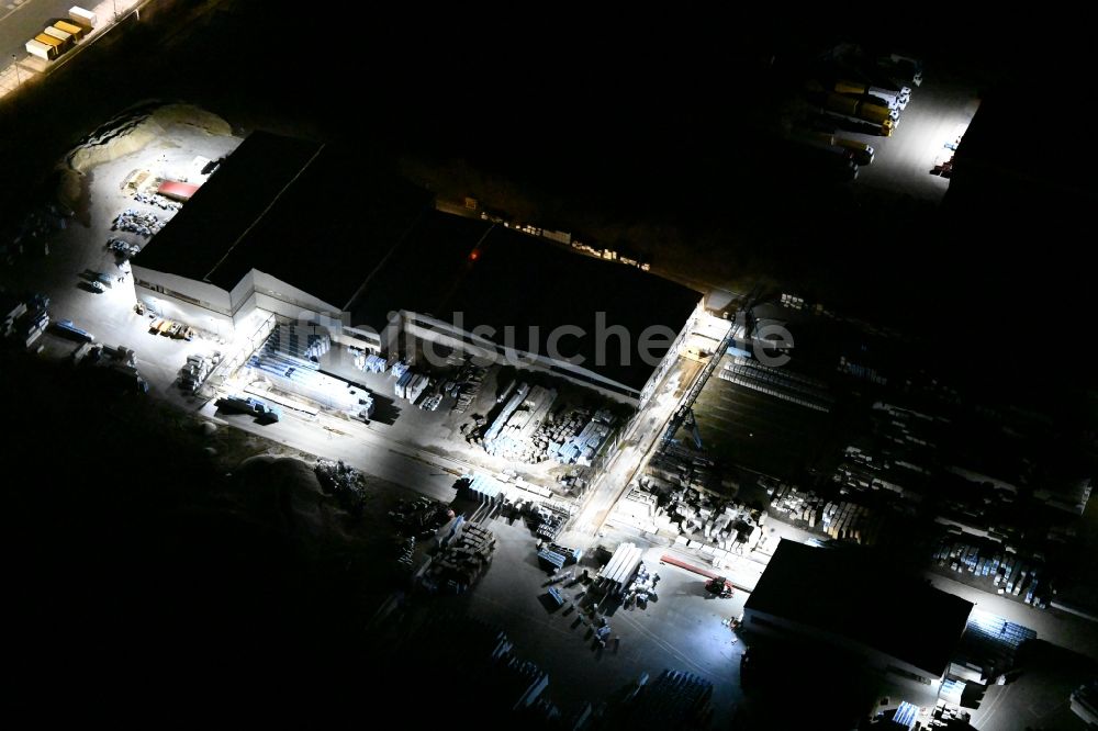 Nohra bei Nacht aus der Vogelperspektive: Nachtluftbild Firmengelände der Xella in Nohra im Bundesland Thüringen, Deutschland