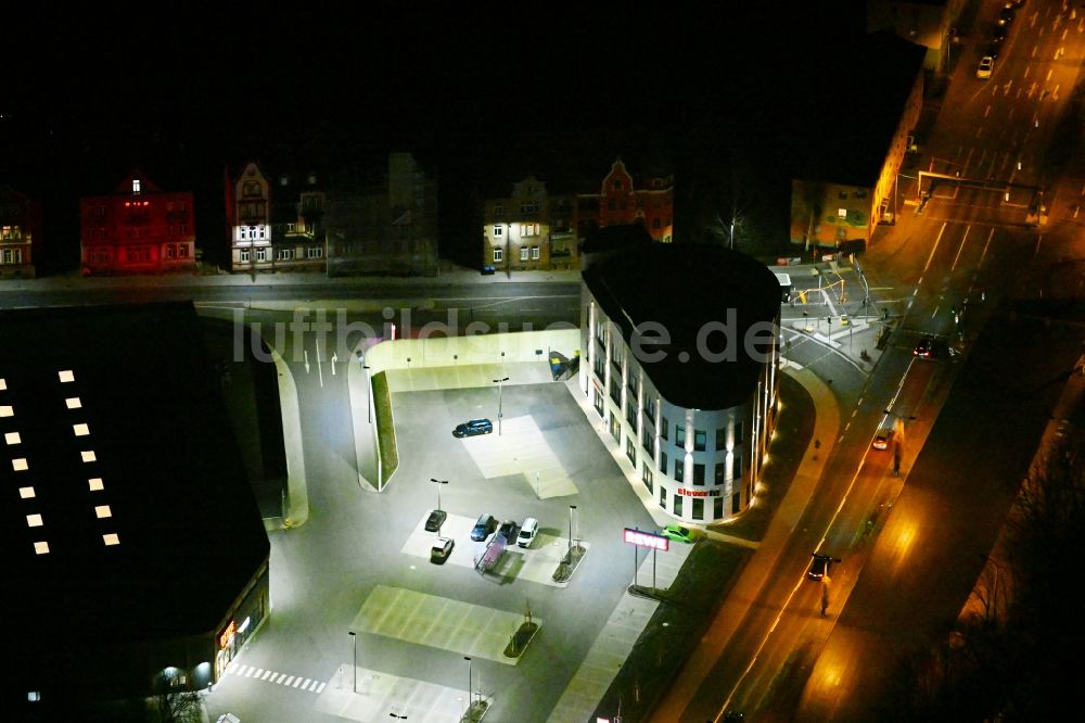 Gotha bei Nacht aus der Vogelperspektive: Nachtluftbild Freizeitzentrum clever fit in Gotha im Bundesland Thüringen, Deutschland