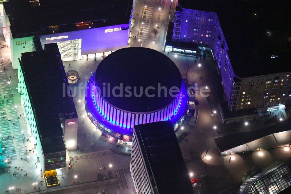 Nachtluftbild Dresden - Nachtluftbild Freizeitzentrum - Kino - Gebäude im Ortsteil Altstadt in Dresden im Bundesland Sachsen, Deutschland