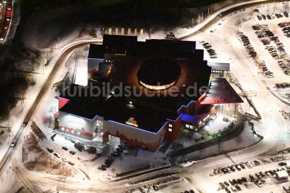 Nacht-Luftaufnahme Wildau - Nachtluftbild Freizeitzentrum - Kino - Gebäude in Wildau im Bundesland Brandenburg