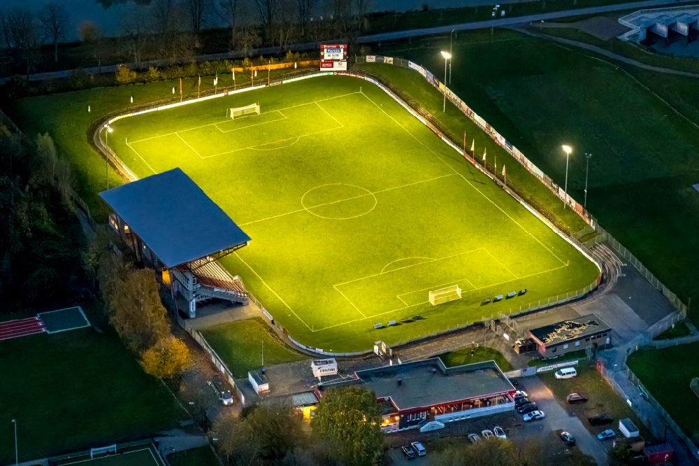 Nacht-Luftaufnahme Hamm - Nachtluftbild Fussballstadion Betten Kutz Stadion in Hamm im Bundesland Nordrhein-Westfalen, Deutschland