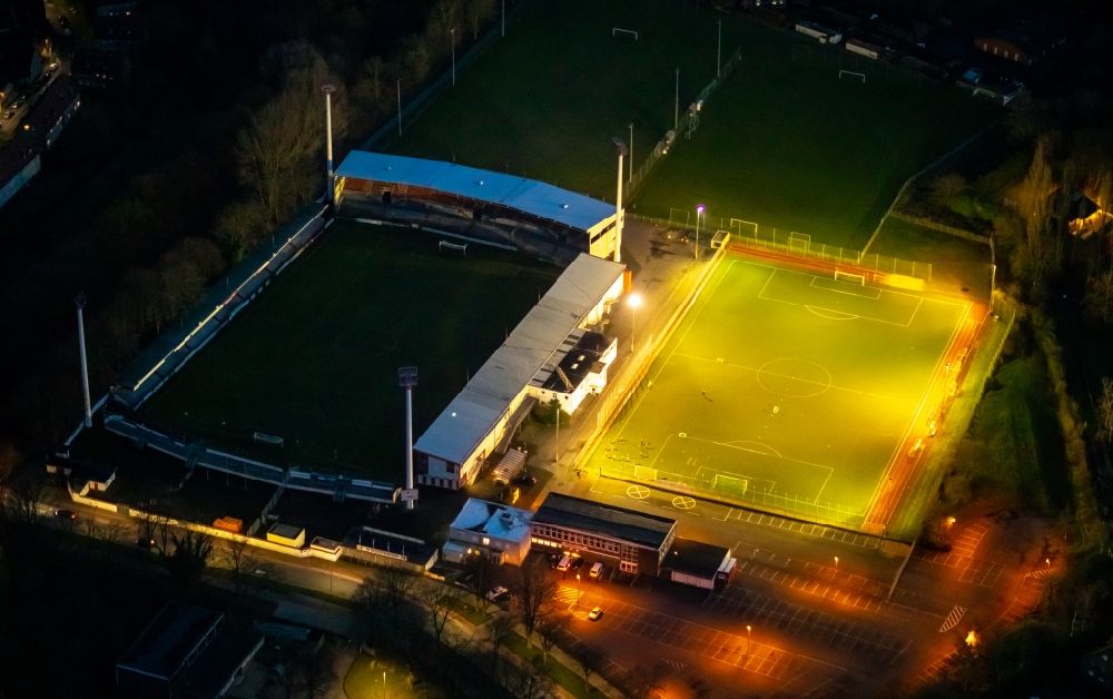 Ahlen bei Nacht von oben - Nachtluftbild Fussballstadion des Vereins Rot Weiss Ahlen e.V. in Ahlen im Bundesland Nordrhein-Westfalen, Deutschland