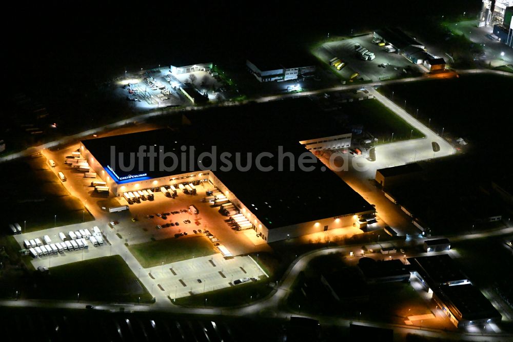 Lützen bei Nacht von oben - Nachtluftbild Gebäude des Großhandelszentrum der CHEFS CULINAR GmbH & Co. KG in Lützen im Bundesland Sachsen-Anhalt, Deutschland