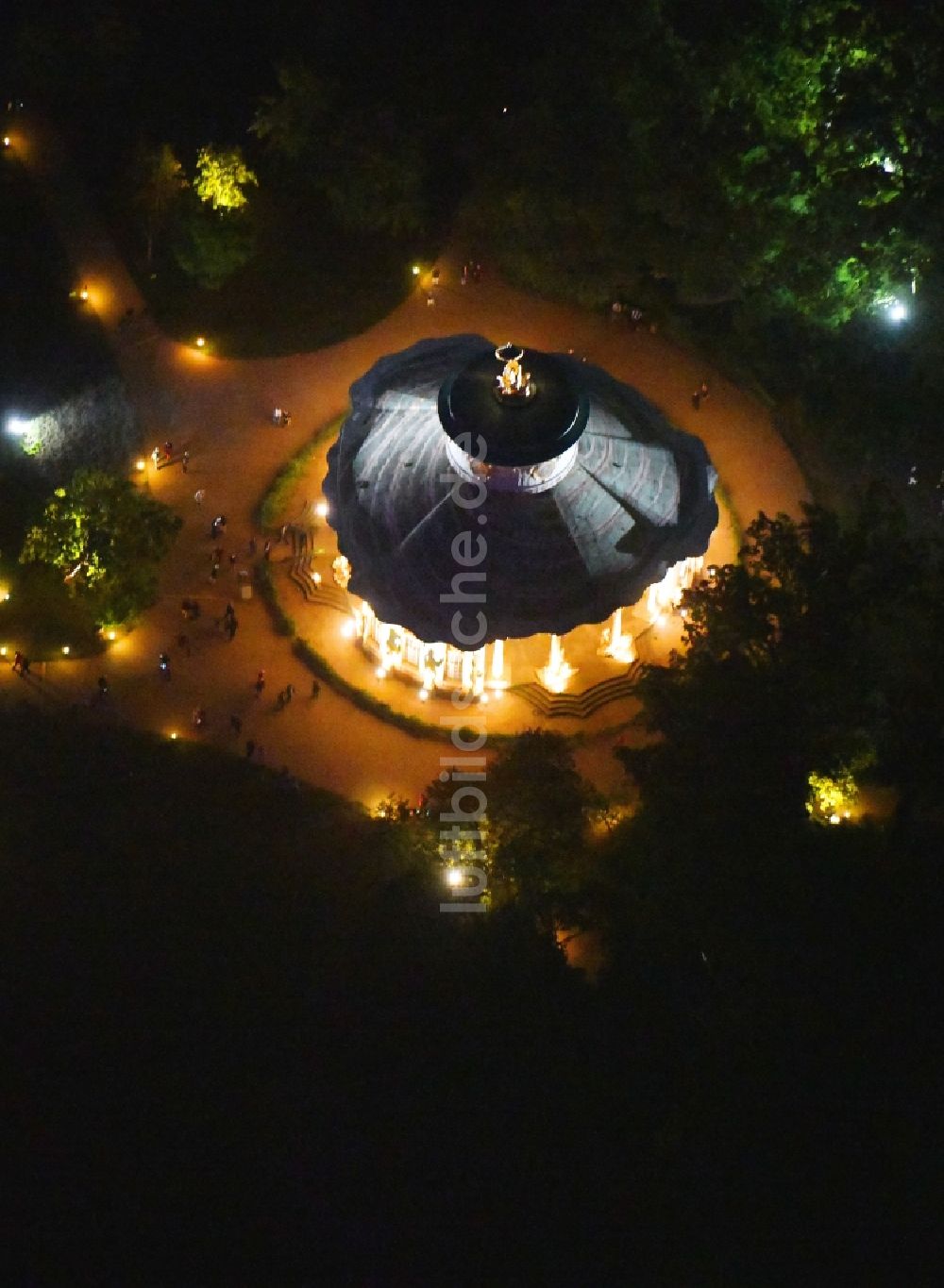 Nacht-Luftaufnahme Potsdam - Nachtluftbild Gebäude des Besucherzentrums Chinesisches Haus zur Potsdamer SchlösserNacht 2019 im Bundesland Brandenburg