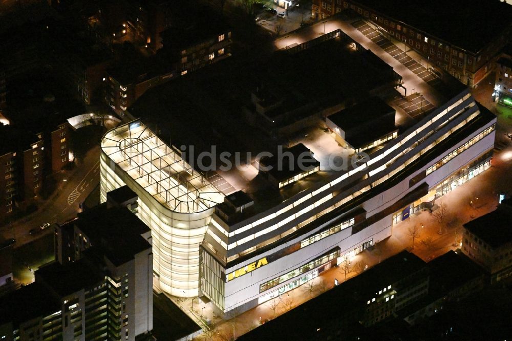 Nacht-Luftaufnahme Hamburg - Nachtluftbild Gebäude des Citystore der IKEA Möbel & Einrichtungshaus Hamburg-Altona in Hamburg
