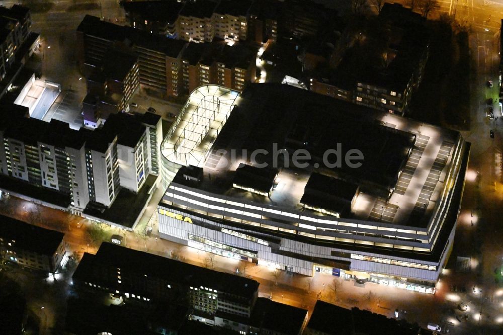 Nachtluftbild Hamburg - Nachtluftbild Gebäude des Citystore der IKEA Möbel & Einrichtungshaus Hamburg-Altona in Hamburg