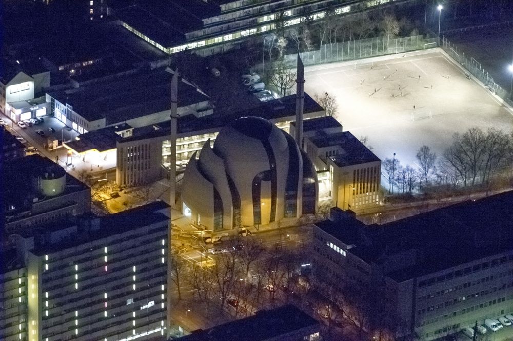 Köln bei Nacht aus der Vogelperspektive: Nachtluftbild Gebäude der DITIB-Zentralmoschee in Köln Nordrhein-Westfalen