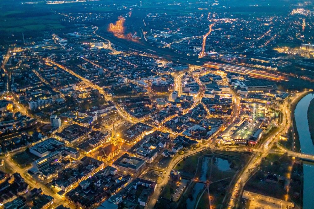 Nachtluftbild Hamm - Nachtluftbild Gebäude des Einkaufszentrum Allee-Center in Hamm im Bundesland Nordrhein-Westfalen