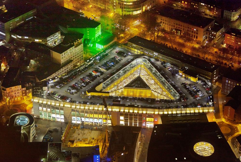 Dortmund bei Nacht von oben - Nachtluftbild Gebäude des Einkaufszentrum Thier-Galerie in Dortmund im Bundesland Nordrhein-Westfalen