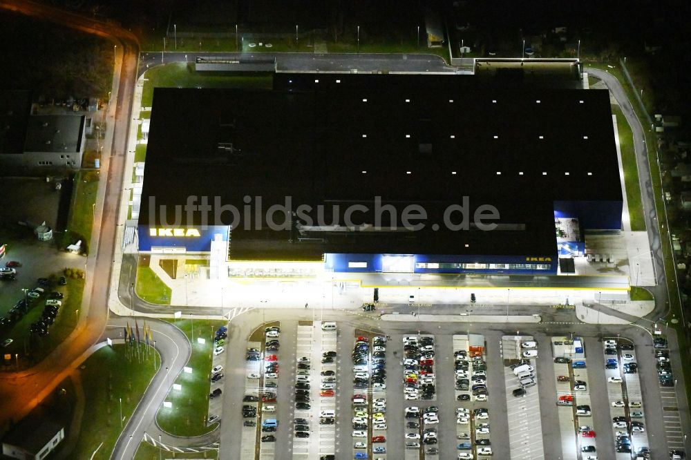 Nachtluftbild Magdeburg - Nachtluftbild Gebäude des Einrichtungshaus - Möbelmarkt der IKEA Magdeburg in Magdeburg im Bundesland Sachsen-Anhalt, Deutschland
