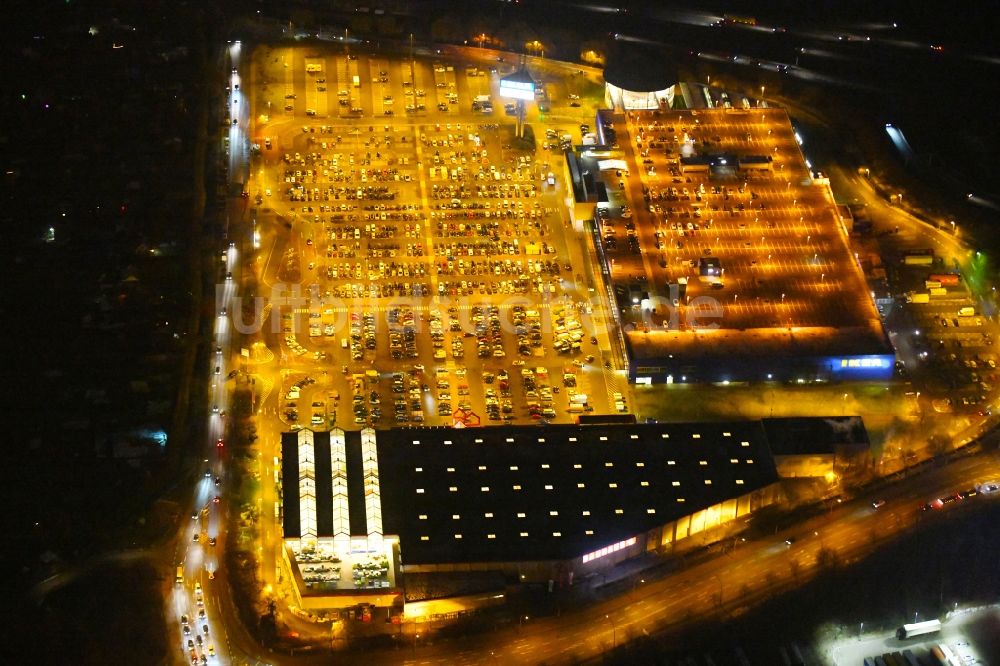 Nacht-Luftaufnahme Hamburg - Nachtluftbild Gebäude des Einrichtungshaus - Möbelmarkt IKEA Möbel & Einrichtungshaus Hamburg-Moorfleet im Ortsteil Moorfleet in Hamburg, Deutschland