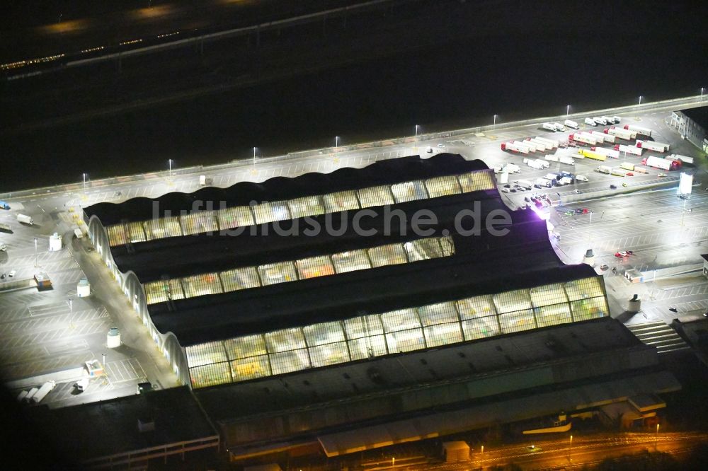 Hamburg bei Nacht aus der Vogelperspektive: Nachtluftbild Gebäude des Großhandelszentrum für Blumen , Obst und Gemüse im Ortsteil Hammerbrook in Hamburg, Deutschland