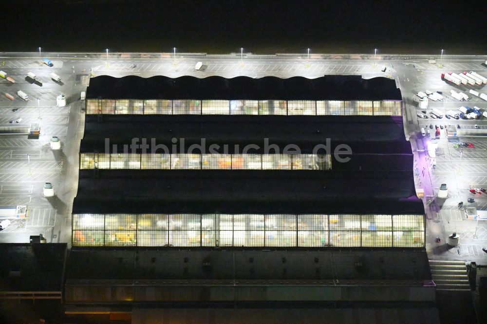Nachtluftbild Hamburg - Nachtluftbild Gebäude des Großhandelszentrum für Blumen , Obst und Gemüse im Ortsteil Hammerbrook in Hamburg, Deutschland