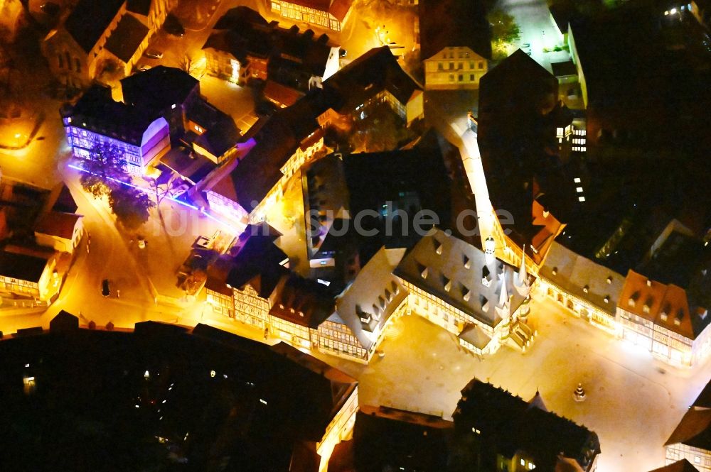 Nachtluftbild Wernigerode - Nachtluftbild Gebäude der Stadtverwaltung - Rathaus am Marktplatz in Wernigerode im Bundesland Sachsen-Anhalt, Deutschland