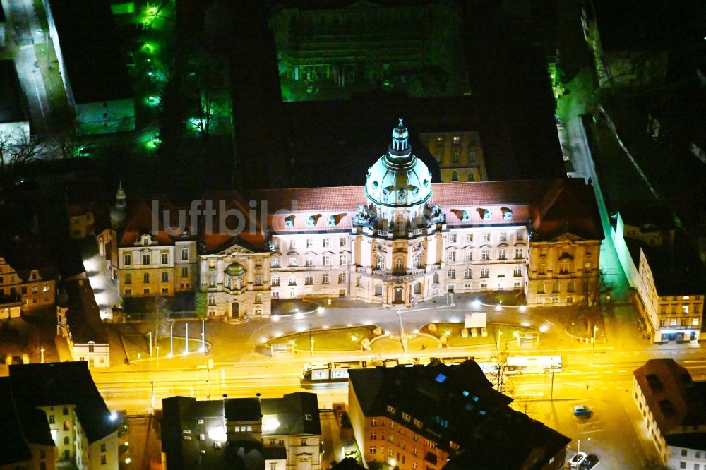 Nacht-Luftaufnahme Potsdam - Nachtluftbild Gebäude der Stadtverwaltung - Rathaus in Potsdam im Bundesland Brandenburg, Deutschland