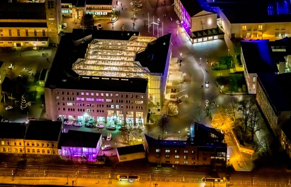 Nacht-Luftaufnahme Unna - Nachtluftbild Gebäude der Stadtverwaltung - Rathaus am Rathausplatz - Katharinenplatz in Unna im Bundesland Nordrhein-Westfalen, Deutschland