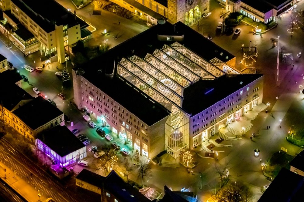 Unna bei Nacht von oben - Nachtluftbild Gebäude der Stadtverwaltung - Rathaus am Rathausplatz - Katharinenplatz in Unna im Bundesland Nordrhein-Westfalen, Deutschland