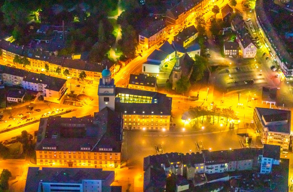 Witten bei Nacht von oben - Nachtluftbild Gebäude der Stadtverwaltung - Rathaus Witten in Witten im Bundesland Nordrhein-Westfalen, Deutschland