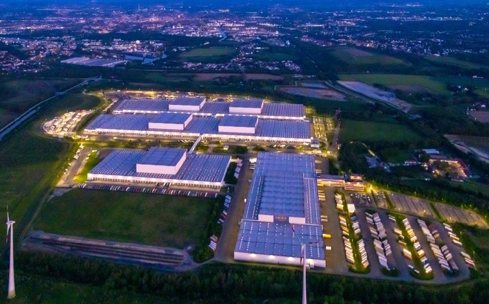 Nacht-Luftaufnahme Dortmund - Nachtluftbild Gebäudekomplex und Gelände des Logistikzentrums von IKEA in Dortmund im Bundesland Nordrhein-Westfalen, Deutschland