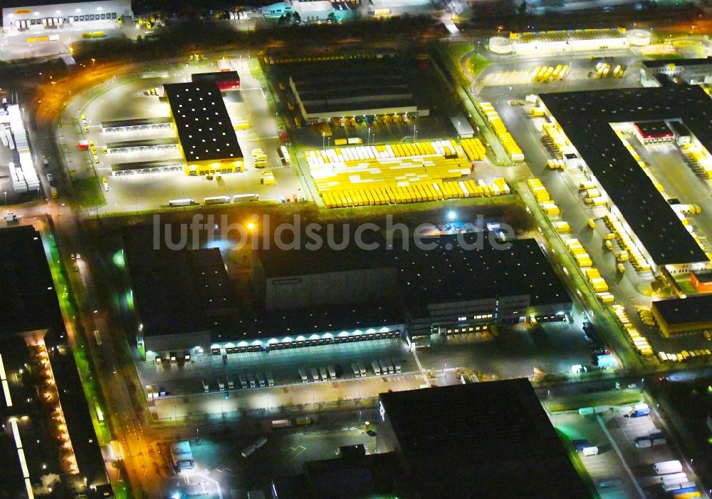 Nachtluftbild Hamburg - Nachtluftbild Gebäudekomplex und Gelände des Logistikzentrums Logistikzentrum IWAN BUDNIKOWSKY GmbH & Co. KG in Hamburg, Deutschland