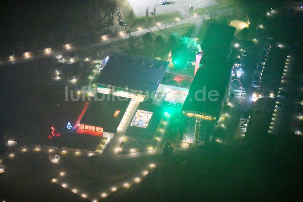 Nacht-Luftaufnahme Zeulenroda-Triebes - Nachtluftbild Gebäudekomplex der Hotelanlage Bio-Seehotel in Zeulenroda-Triebes im Bundesland Thüringen, Deutschland