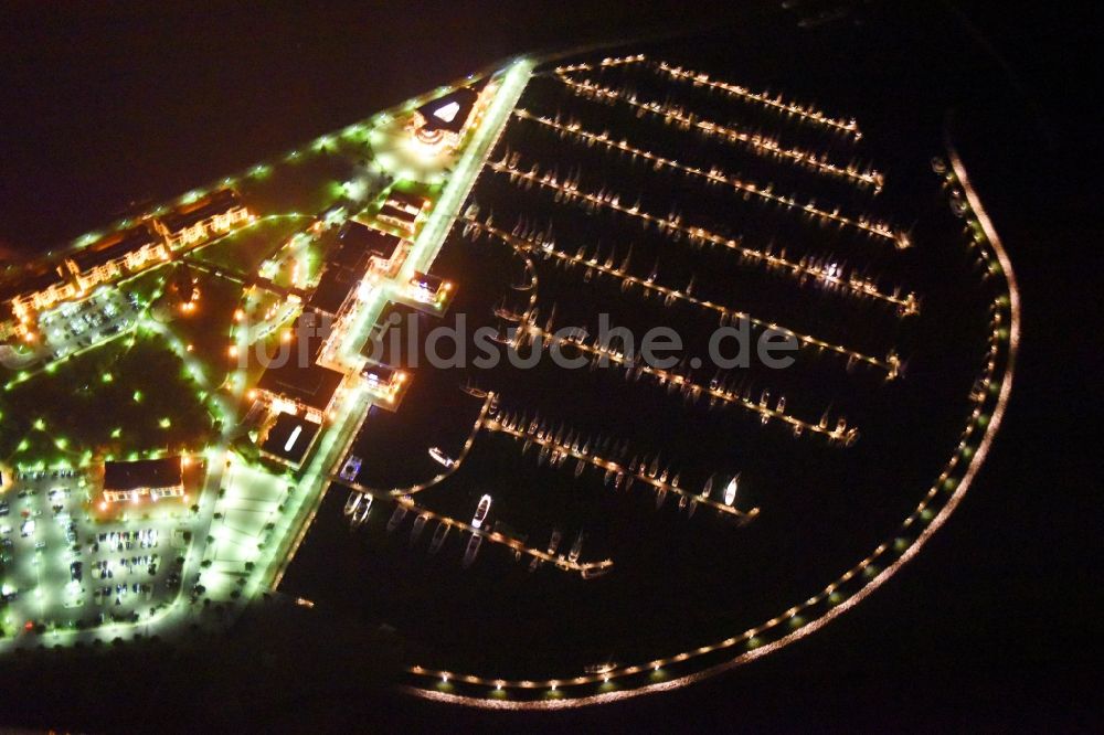 Nachtluftbild Rostock - Nachtluftbild Gebäudekomplex der Hotelanlage Yachthafenresidenz Hohe Düne in Warnemünde im Bundesland Mecklenburg-Vorpommern, Deutschland