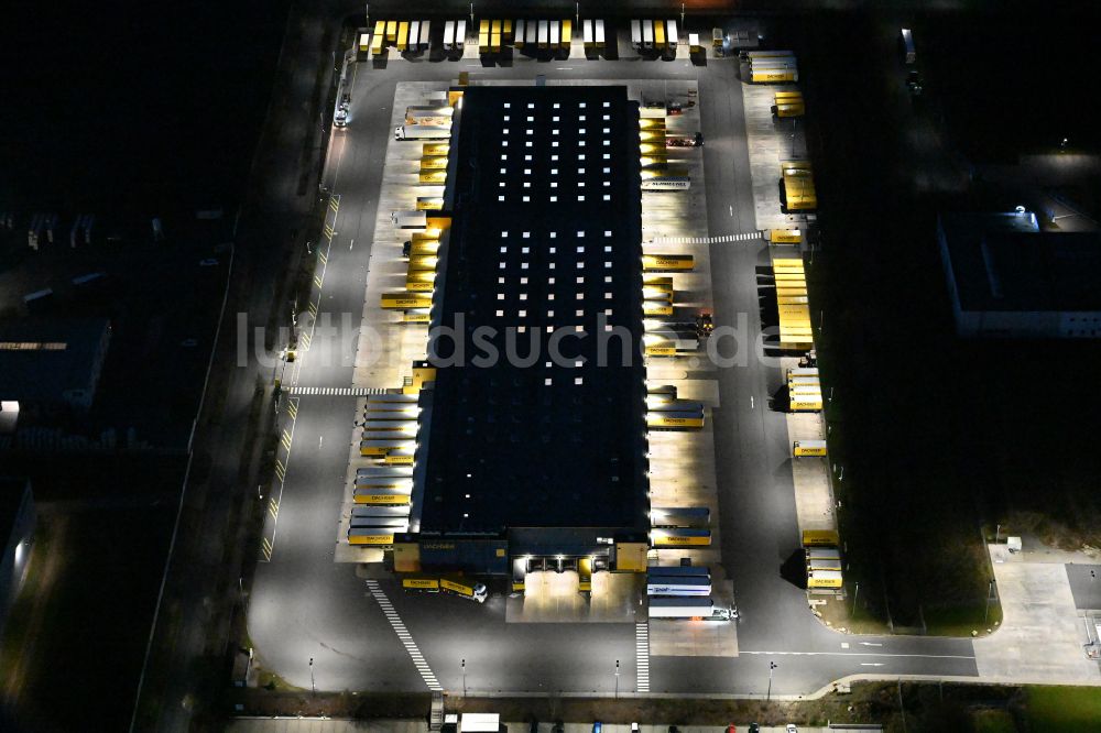 Nachtluftbild Thörey - Nachtluftbild Gebäudekomplex und Logistikzentrum auf dem Gelände der DACHSER SE in Thörey im Bundesland Thüringen, Deutschland