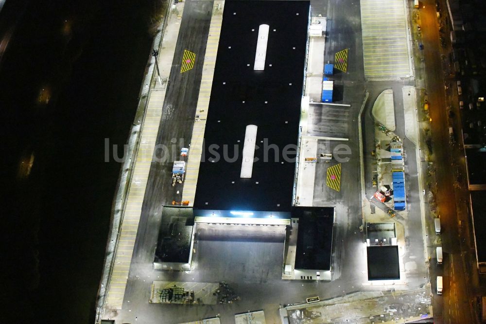 Nachtluftbild Billbrook - Nachtluftbild Gebäudekomplex und Logistikzentrum auf dem Gelände des Hermes Logistik-Center - ECE in Billbrook im Bundesland Hamburg, Deutschland