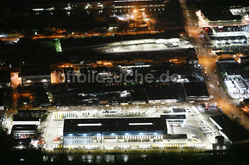 Nacht-Luftaufnahme Hamburg - Nachtluftbild Gebäudekomplex und Logistikzentrum auf dem Gelände Hermes Logistik-Center - ECE in Hamburg, Deutschland