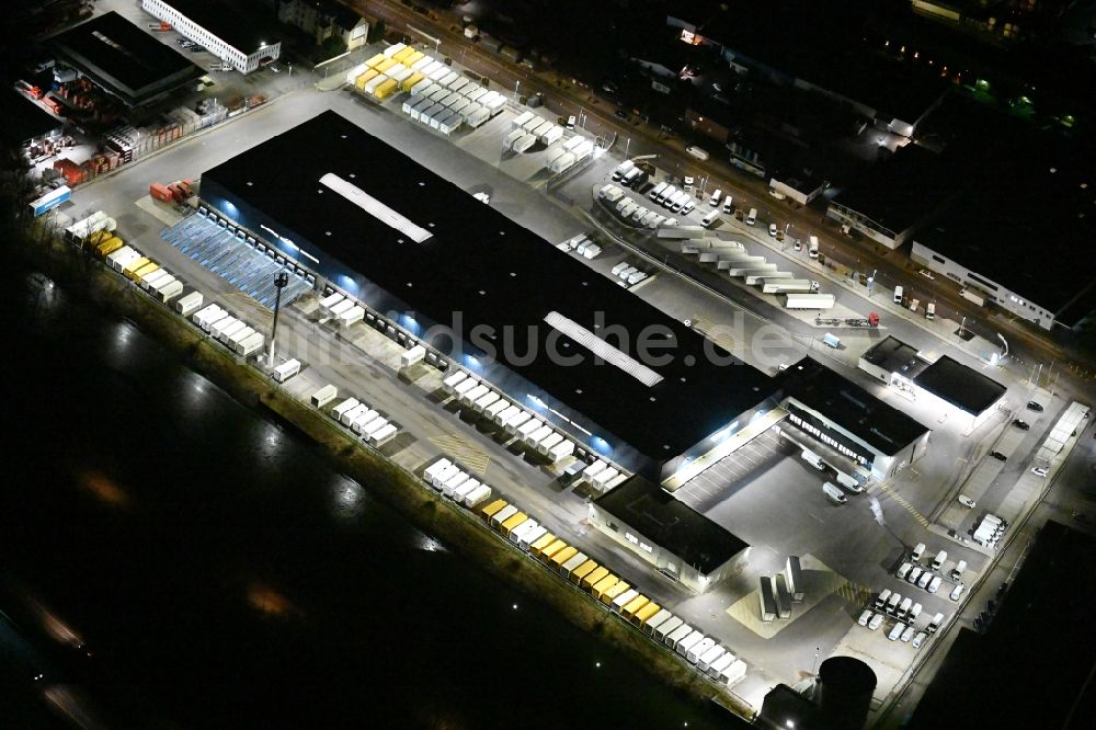 Hamburg bei Nacht von oben - Nachtluftbild Gebäudekomplex und Logistikzentrum auf dem Gelände Hermes Logistik-Center - ECE in Hamburg, Deutschland