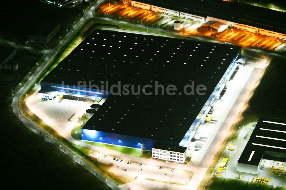 Nachtluftbild Hörselberg-Hainich - Nachtluftbild Gebäudekomplex und Logistikzentrum auf dem Gelände der Rhenus CL Eisenach GmbH & Co. KG in Hörselberg-Hainich im Bundesland Thüringen, Deutschland